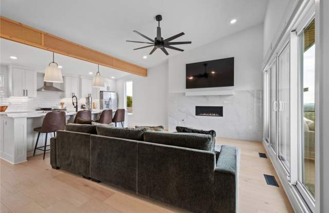 1694 Acacia Gallery 4
