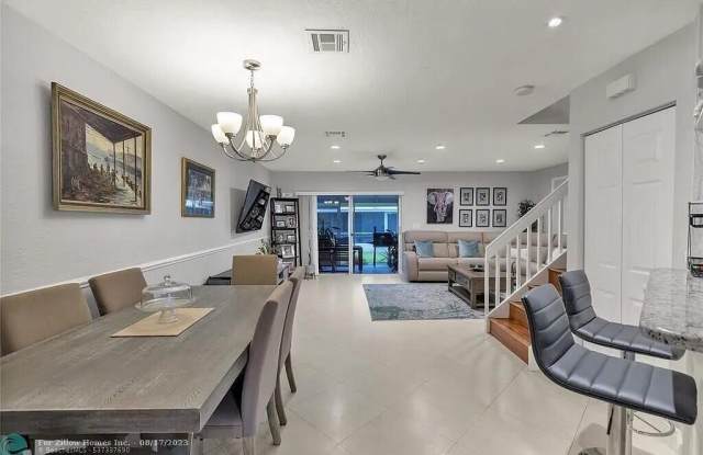 1142 SW 44th Way photos photos