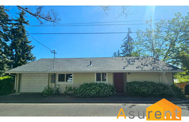Fully Furnished Ashland home a short from downtown. - 198 Hillcrest Street, Ashland, OR 97520