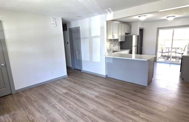 8421 Banyan Lane Gallery 3
