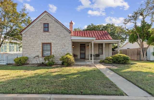 504 W Austin St Gallery 1