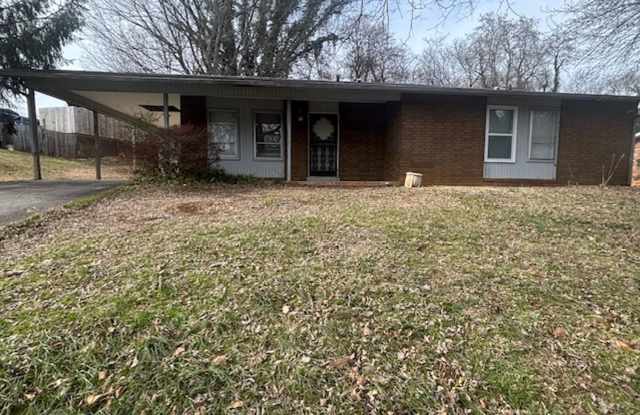 Knoxville 37915 - 4 bedroom 2 bath - call Howard Grower 865-705-0969 photos photos Knoxville 37915 - 4 bedroom 2 bath - call Howard Grower 865-705-0969 photos photos