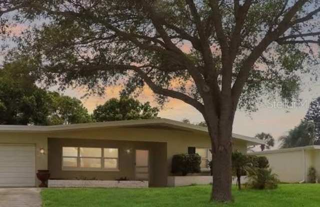 2447 BAYWOOD DRIVE W photos photos