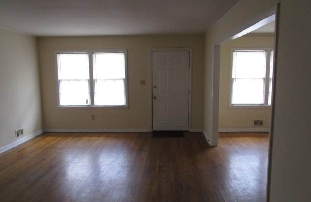 3 BR, 2 BA House- Great Location! Gallery 1
