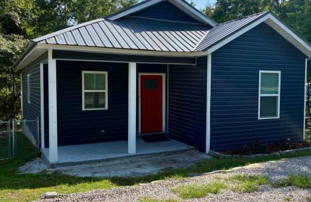 Beautiful 3BR/2BA Custom-Built Home with Fenced Yard & Large Deck Gallery 1