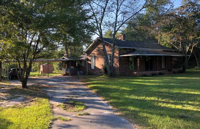 SPACIOUS THREE BEDROOM, TWO BATH HOME Gallery 3