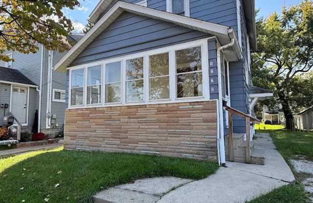 Three bedroom one bathroom home for rent Gallery 1