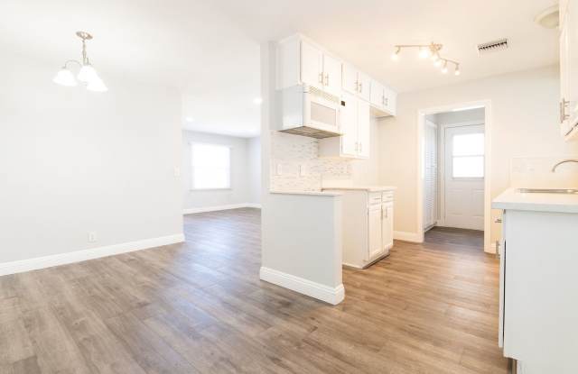 House - 3 Bedrooms / 2 Baths - Norwalk Gallery 4