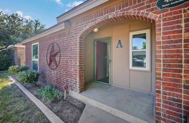 4305 St Andrews Dr Gallery 1