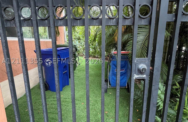 403 SW 12th Ct Gallery 2