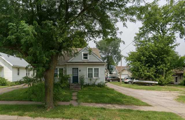 136 Platt St Eau Claire, WI 54703 - 136 Platt Street, Eau Claire, WI 54703