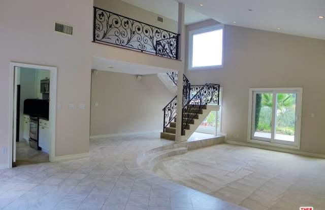 9640 ROYALTON Drive Gallery 4