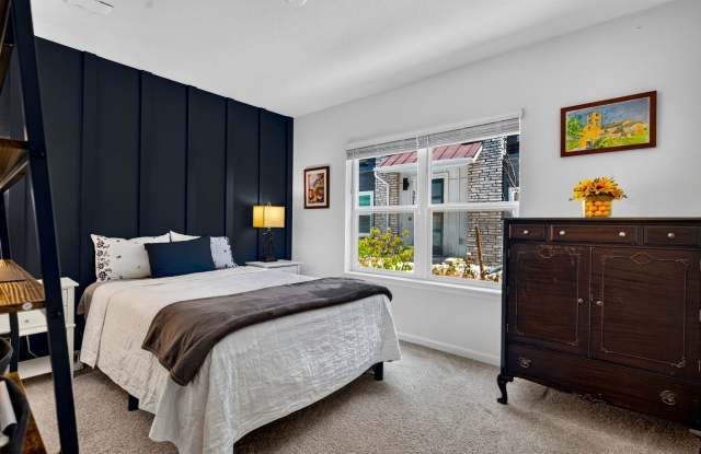 Spacious 4BR Townhome in Colorado Springs Gallery 3