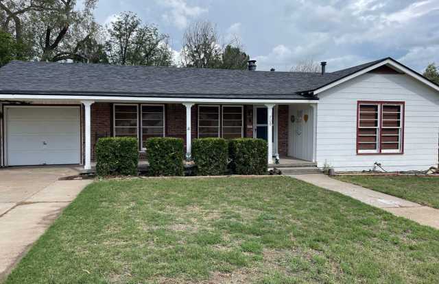Beautiful fully furnished home with many government and corporate leasing options available! - 709 North Kansas Avenue, Roswell, NM 88201
