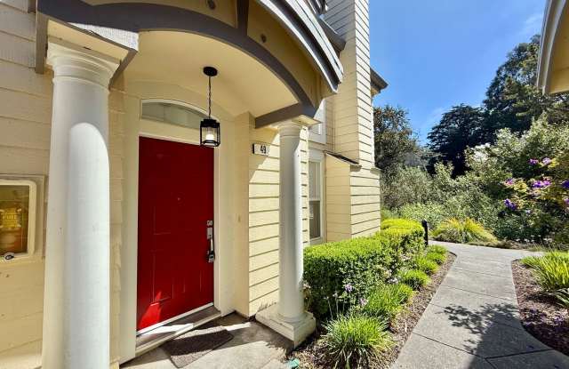 Beautifully Updated Half Moon Bay Townhome with Pool & Spa Gallery 3