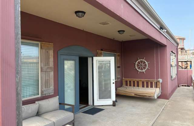 902 Pompano Ave Gallery 3