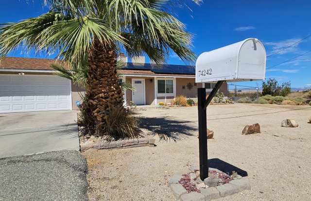 3 Bed 2 Bath Home, Spacious 2 Car Garage & a Fully Fenced Back Yard Gallery 4