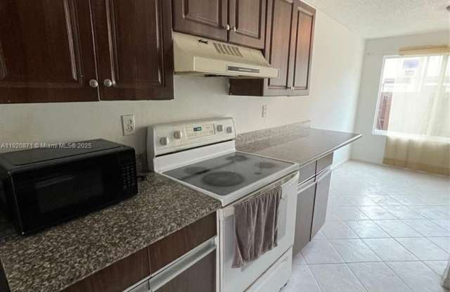 8237 NW 8th Court 4, Plantation, FL 33324 - 8237 Northwest 8th Court, Plantation, FL 33324