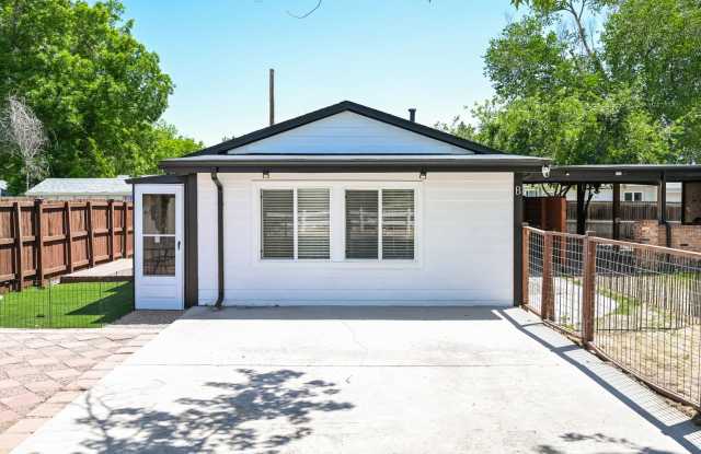 Spacious + Private 2BR/1BA in the Beautiful Golden, CO! Secluded AND Conveniently Located photos photos