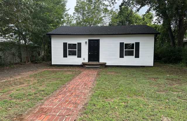 Welcome to your new home in the heart of Russellville, AR! - 617 East E Street, Russellville, AR 72801
