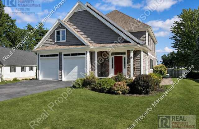 Furnished 6–9 Month Waterfront Rental in Salem, NH – Available September 1st photos photos