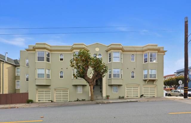 Charming Seacliff Top Floor Condo Unit with views of Golden Gate Bridge! - 6643 California Street, San Francisco, CA 94121