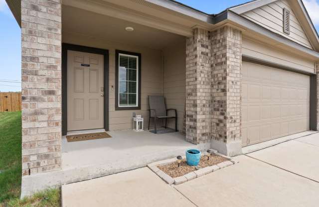 Move in Ready 3 Bd | 2 Ba Home Located in St. Hedwig! photos photos