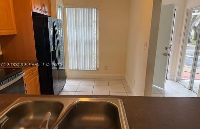 2856 Cambridge Ln Gallery 4