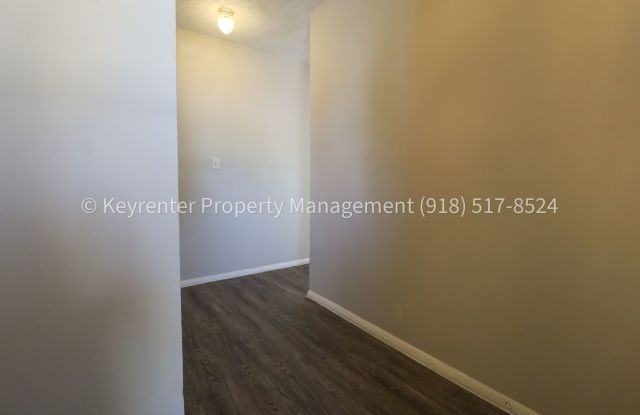 Charming 3 bedroom Condo in South Tulsa, Newly Updated! Gallery 3