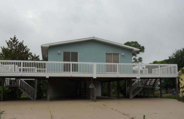 5453 Avenue E - 5453 Avenue E, Pine Island Center, FL 33922