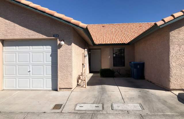 Beautiful Single Story Townhome - Available for Immediate Move In! Gallery 1