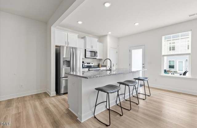 702 Ridge Cliff Lane Gallery 2