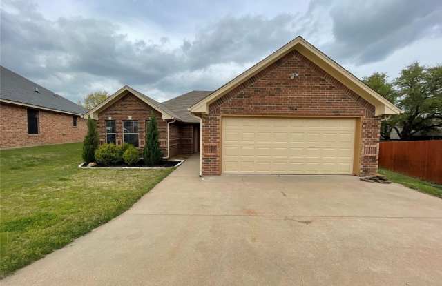 Cute home on FW side of Granbury photos photos