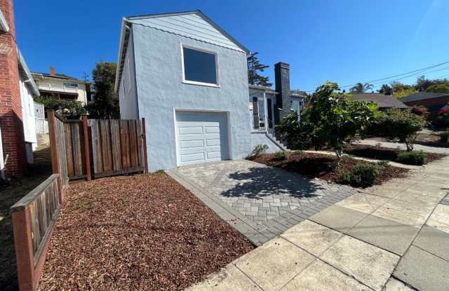 $1,000 MOVE IN SPECIAL!!!GORGEOUS UPDATED TWO BEDROOM HOUSE W. BONUS ROOM!!!!!! Gallery 4