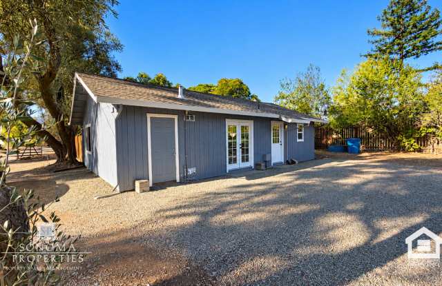 Remodeled 2BD/1BA Cottage in Kenwood Gallery 1