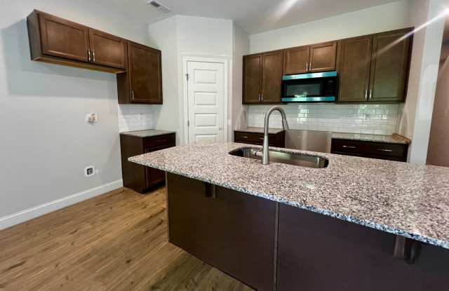 Move in Special* $500 Gift Card* 3 Bedroom/2.5 Bath/Loft/1 Car Garage Townhome photos photos