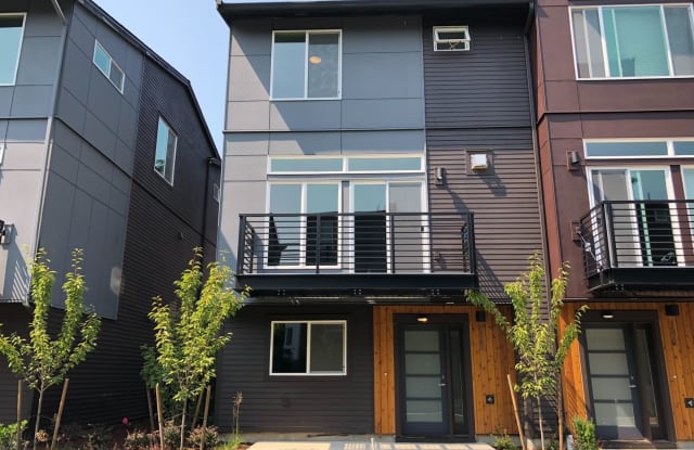 1562 139th Lane NE - 1562 139th Ln NE, Bellevue, WA 98005