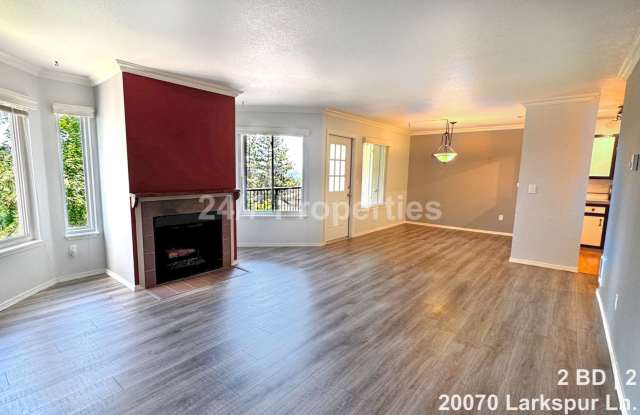 Lovely 2 BD | 2 BA Condo with Balcony - West Linn *Pet Friendly* photos photos