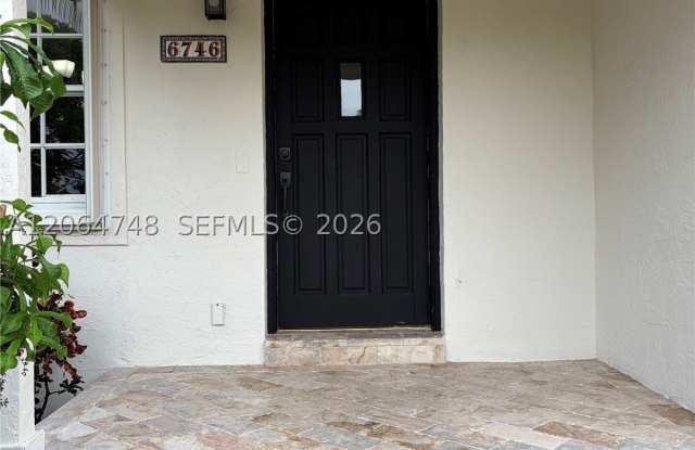 6746 SW 32nd Ter Gallery 3