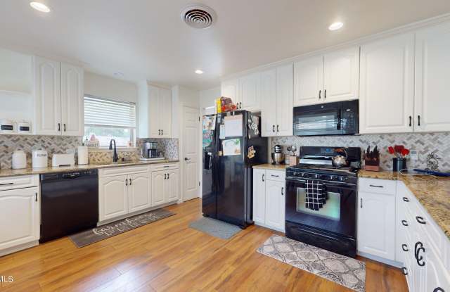 453 EL CAMINO Drive Gallery 3