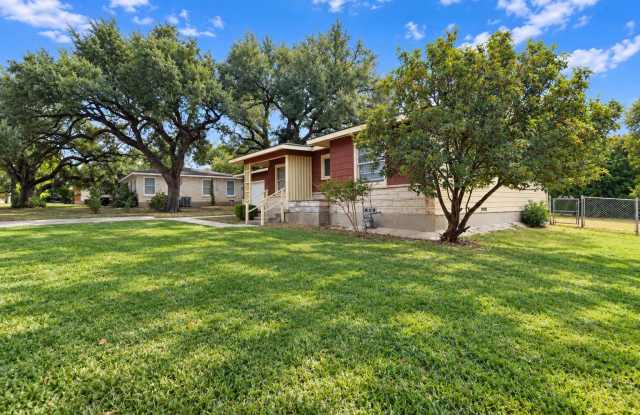 1417 Live Oak Dr Gallery 3