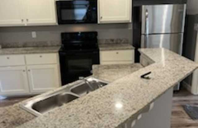 3 bedroom Duplex with move in special Gallery 3