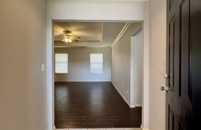 807 SW River Rock St Gallery 3