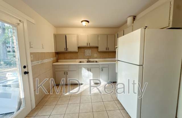 5006 Malibu Drive Gallery 2