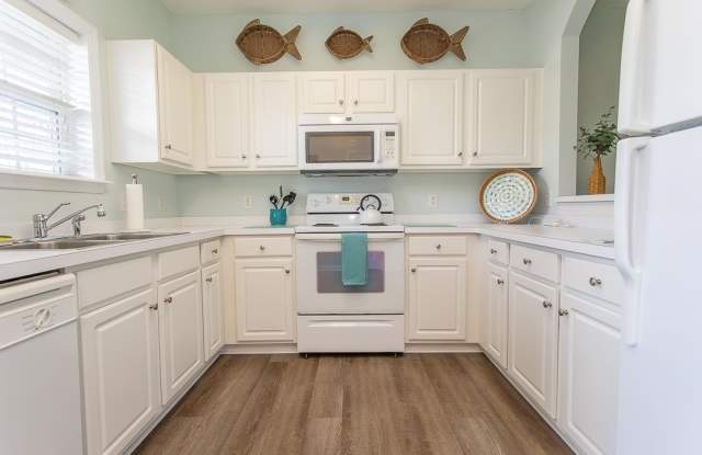 5801 Oyster Catcher Dr. Gallery 1