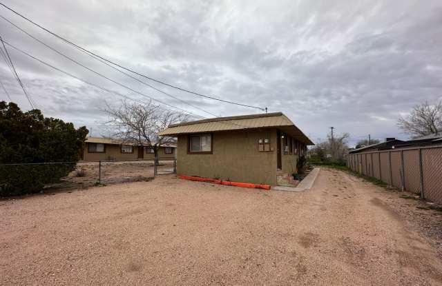 Cute 2 Bedroom Apartment! - 2120 Robinson Avenue, Kingman, AZ 86401
