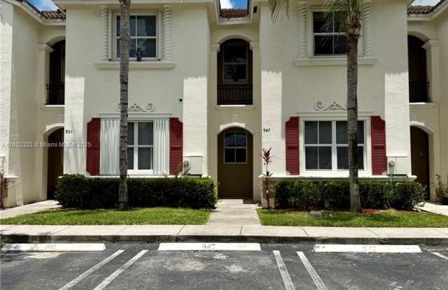 947 NE 42nd Ter photos photos