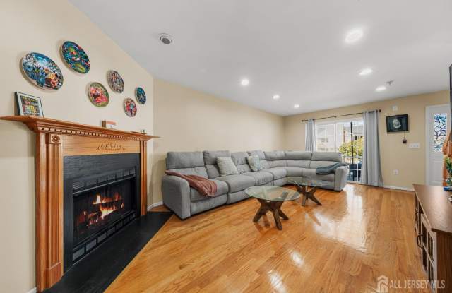 197 Barclay Court Gallery 2