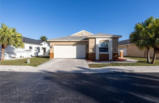 200 W Riverbend Dr photos photos