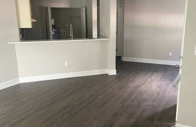 2544 Woodgate Blvd #100 - 1 Gallery 4
